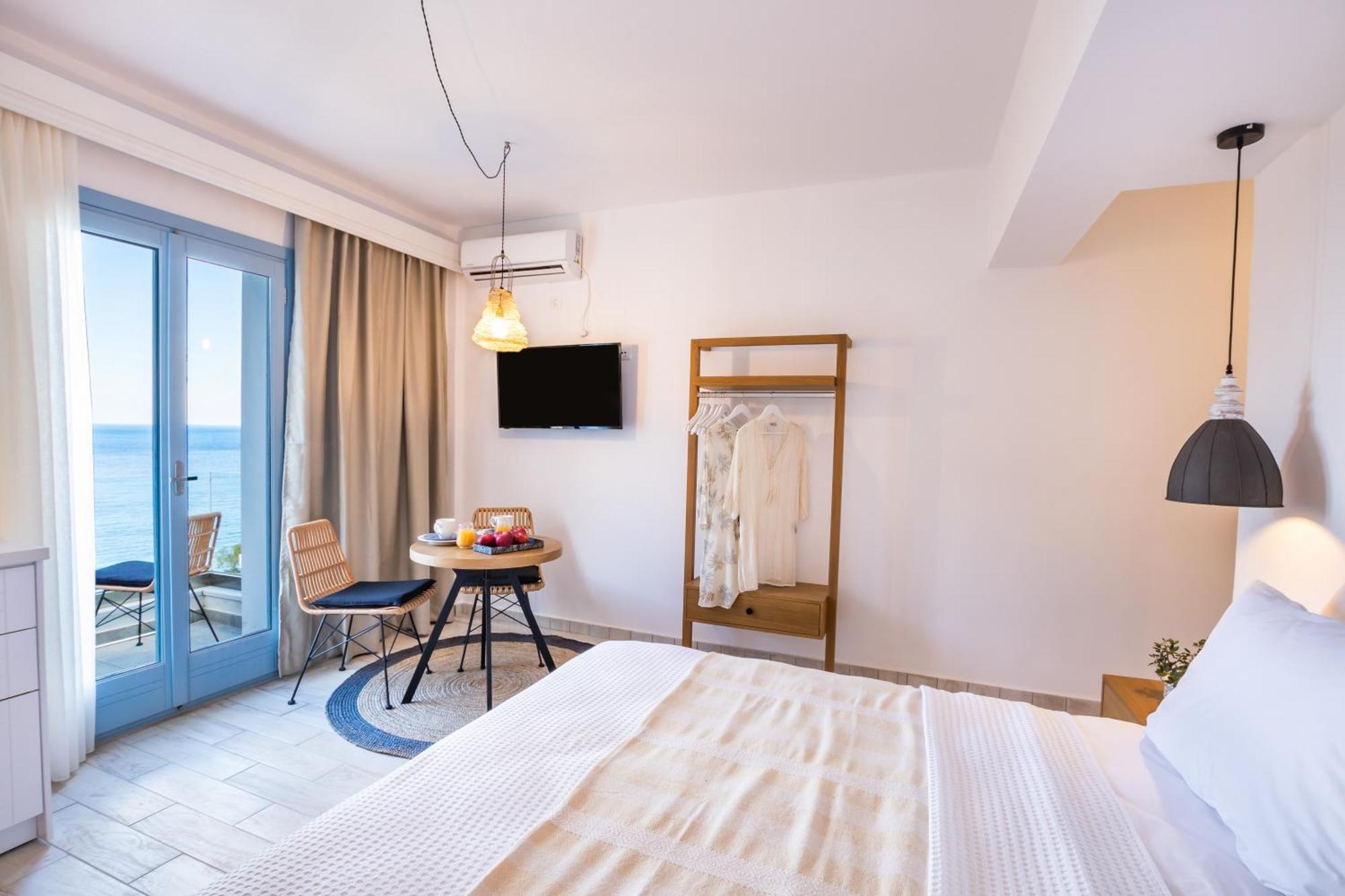 Yploui Suites Kárpatos Exterior foto