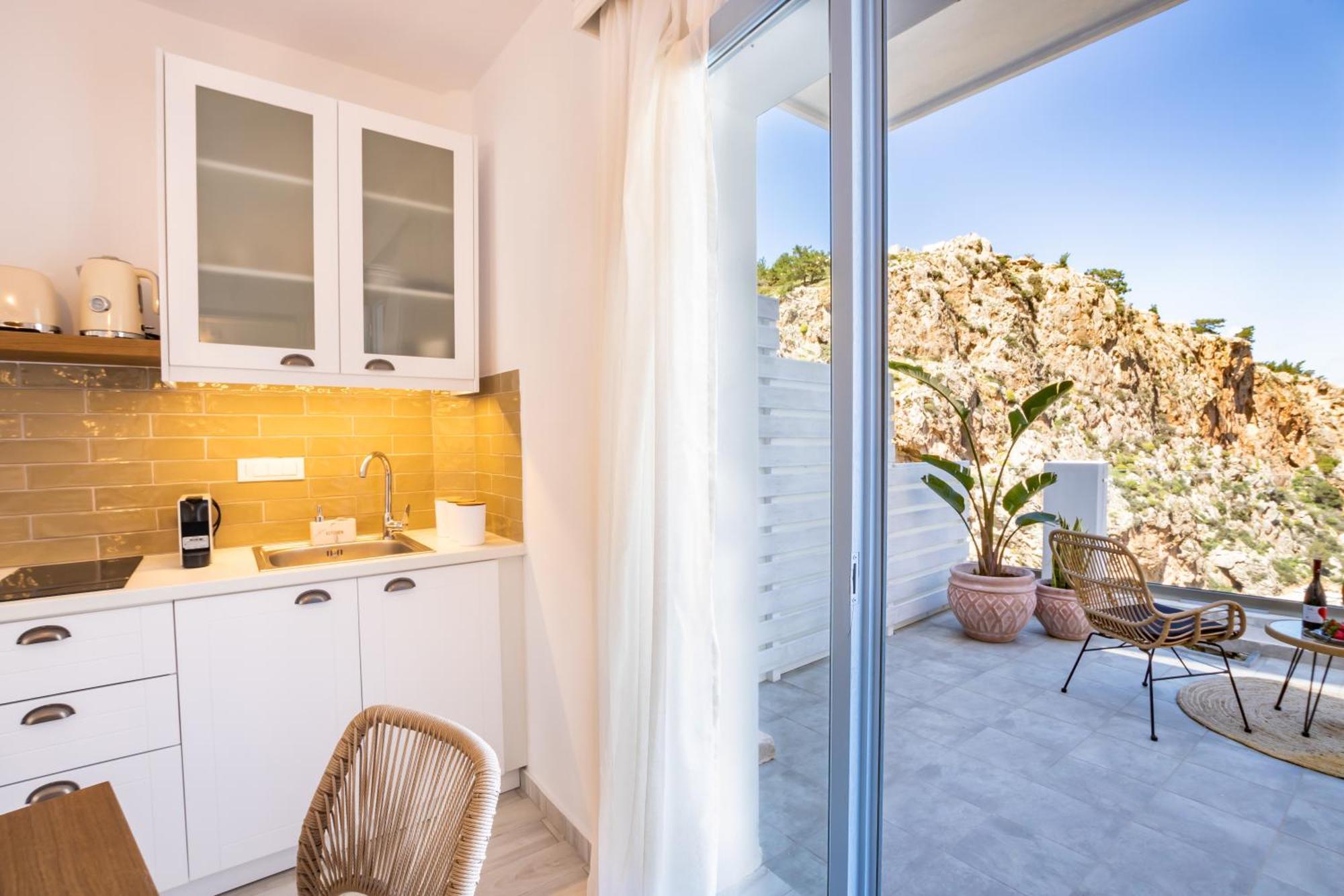 Yploui Suites Kárpatos Exterior foto